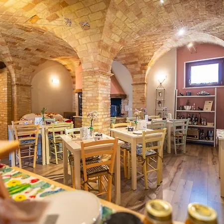 Dimora Rosso Piceno Bed & Breakfast 3*